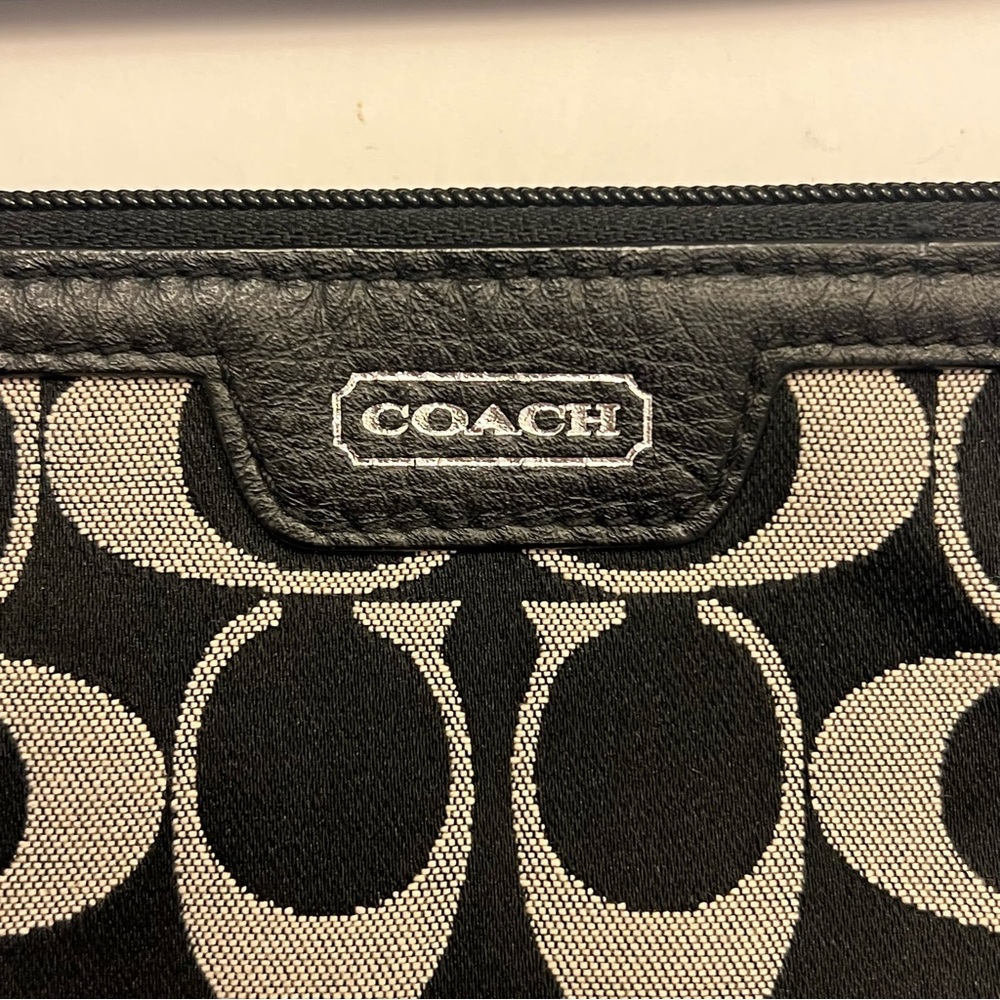 Coach Monogram Mini Shoulder Bag‎ (excellent condition) - Picture 4 of 9
